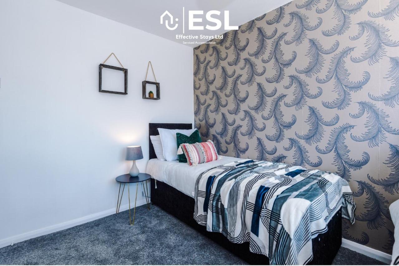 3 Bedroom House With Garden And Driveway Parking - Less Than 10 Mins From Chester City Centre Exterior foto